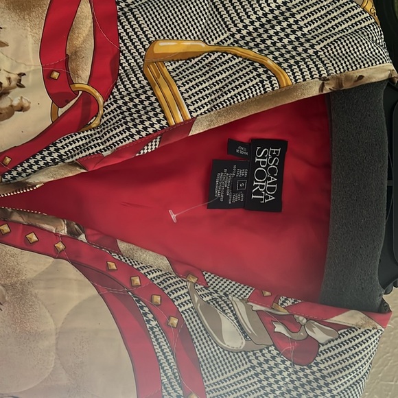 Escada sport vest zip front with polo scenes - Picture 2 of 3